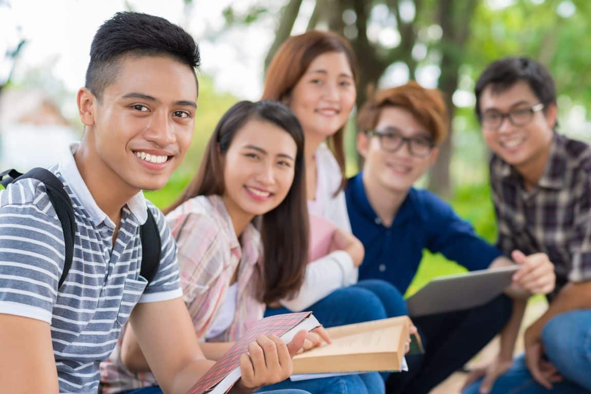 kumpulan kanak-kanak kolej gembira universiti